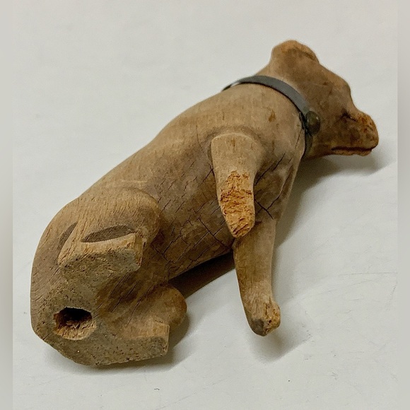 Late 19th Century Antique Rustic Primitive Hand Carved Sitting Toy Dog Statuette - Picture 13 of 16